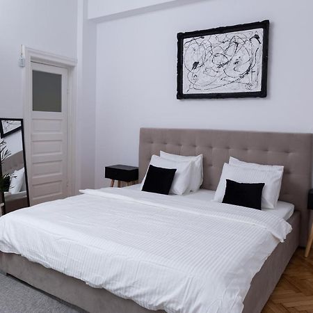 Color Aparments Coposu Blv Apartman Bukarest Kültér fotó