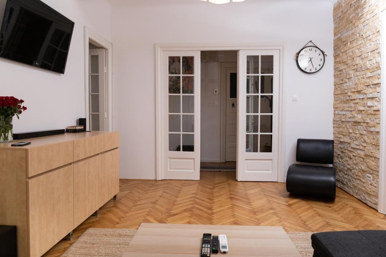 Color Aparments Coposu Blv Apartman Bukarest Kültér fotó